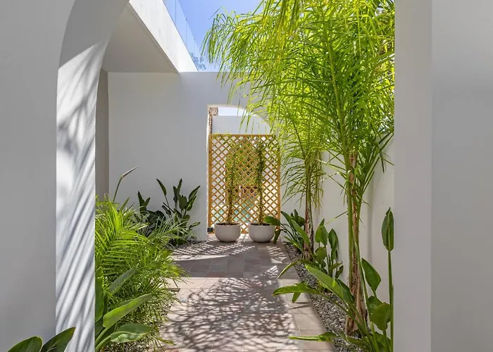 Avaton Boutique * أرخانجلوس